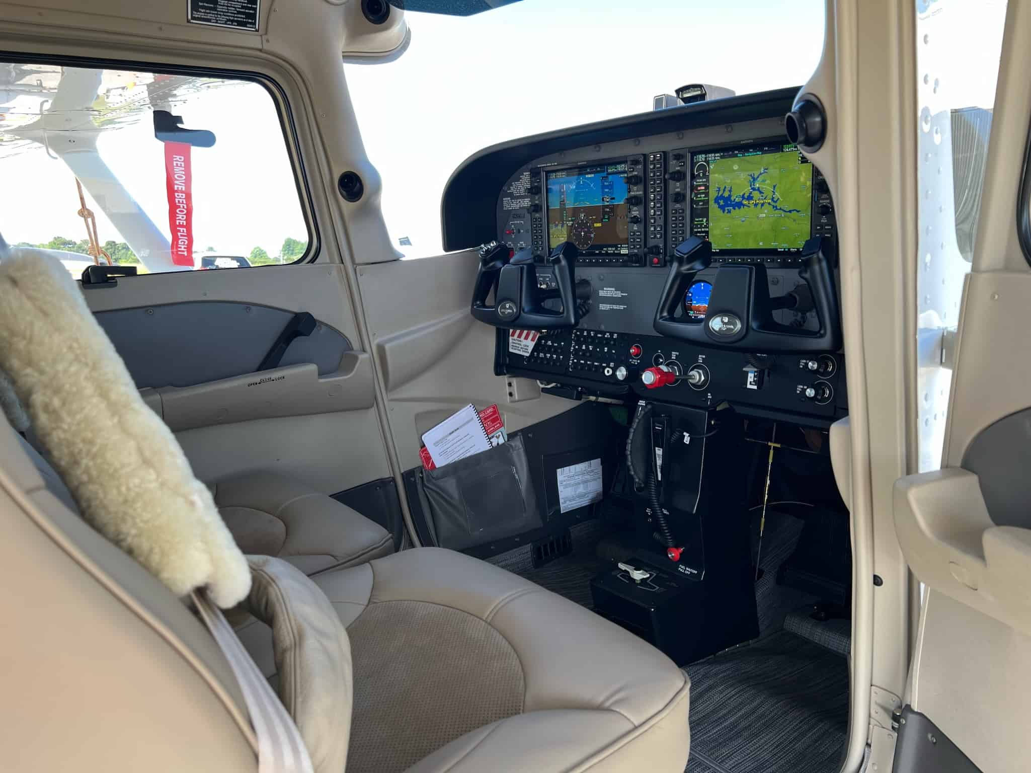 Cirrus SR-20 Cockpit